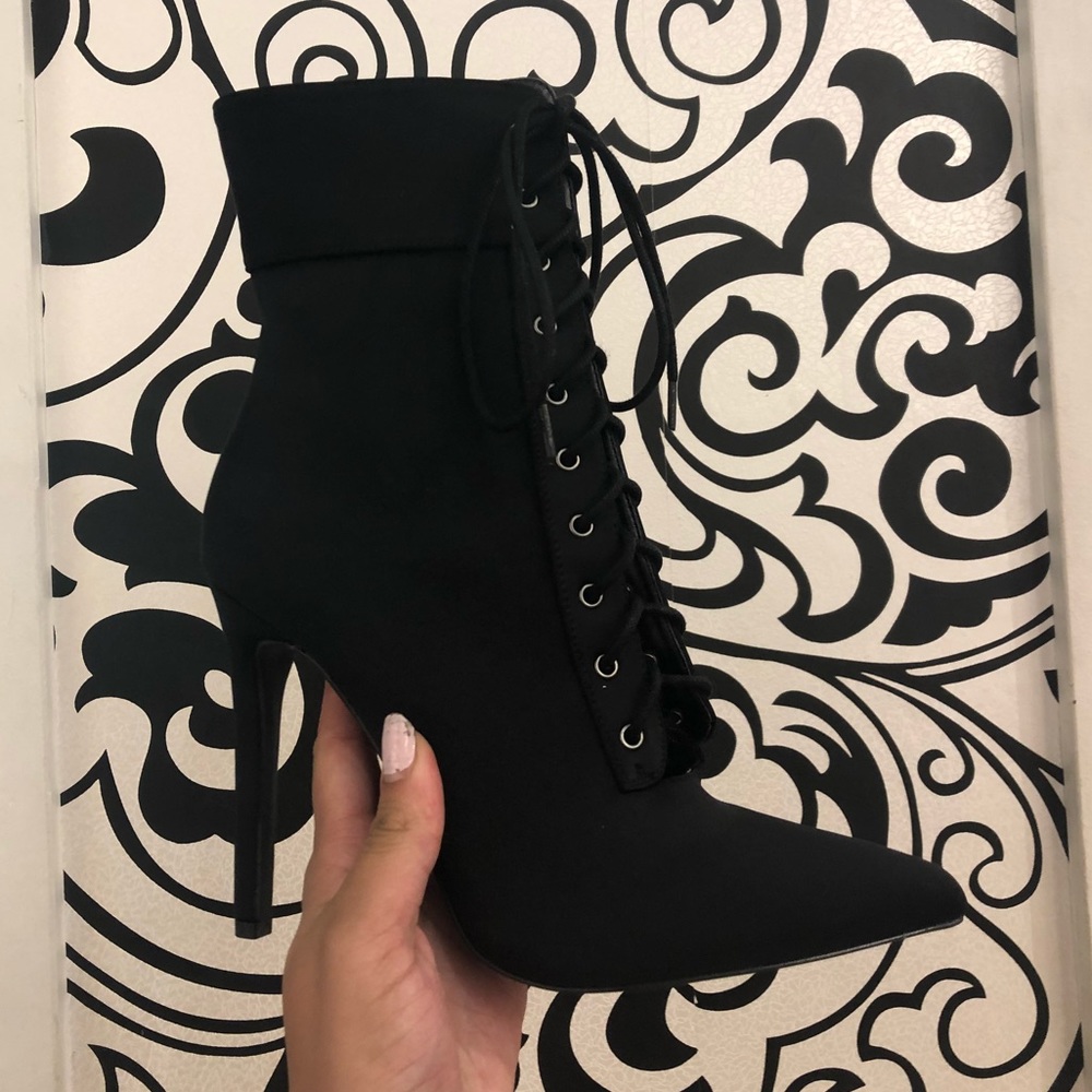 NWT - Black Pointy Ankle Comfy  Bootie Heels - Picture 4 of 5